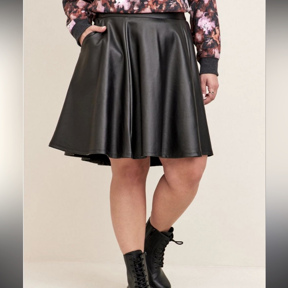 Torrid 2X pleather mini skirt WITH pockets! Perfect for Spring!
